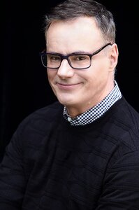 Брюс Кемерон - фото