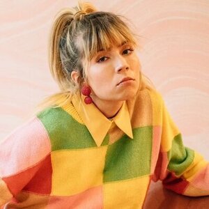 Дженнетт Мaккерді - фото