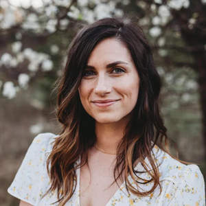 Едрієнн Янг - фото