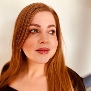 Вікторія Ллойд-Барлоу - фото