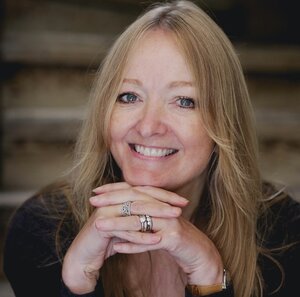 Кара Хантер - фото