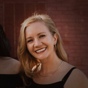 Моніка Свіні - фото