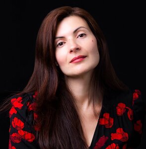 Мона Авад - фото