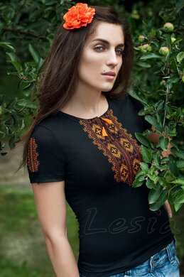 Футболка жіноча "Гуцулка" з жовтою вишивкою к.в., чорного кольору - фото книги