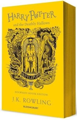 Harry Potter 7 Deathly Hallows - Hufflepuff Edition (м'яка обкладинка) - фото книги