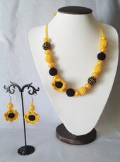 Комплект "Соняхи" на атласній стрічці, намисто + сережки - фото обкладинки книги