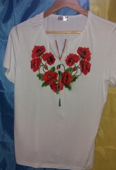 Жіноча футболка-вишиванка (К/Р) "Мальви" - фото обкладинки книги