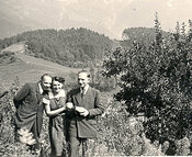 С.Бандера на прогулянці з друзями, сер. 1950-х рр._4