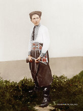 С.Бандера у козацькому одязі, 1927 р.