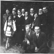 1930-ті рр. Роман Шухевич у колі приятелів (АЦДВР)