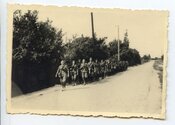 Липень 1941 р. «Нахтіґаль» на марші. Роман Шухевич очолює колону (АЦДВР)