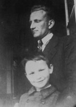 1941 р. Роман Шухевич із сином (АЦДВР)